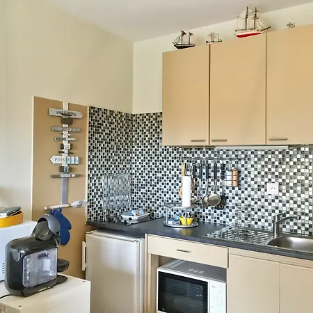 Bright For 2 Adults With A Furnished Balcony - Steps Arcachon