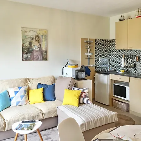 Bright For 2 Adults With A Furnished Balcony - Steps *
