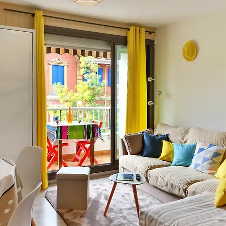 Bright For 2 Adults With A Furnished Balcony - Steps *